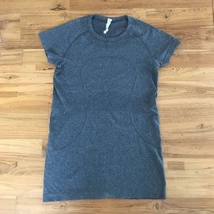Lululemon Seamless T Shirt - Size 8